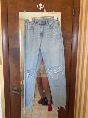 American Eagle Outfitters Light Blue Distressed Boyfriend Jeans